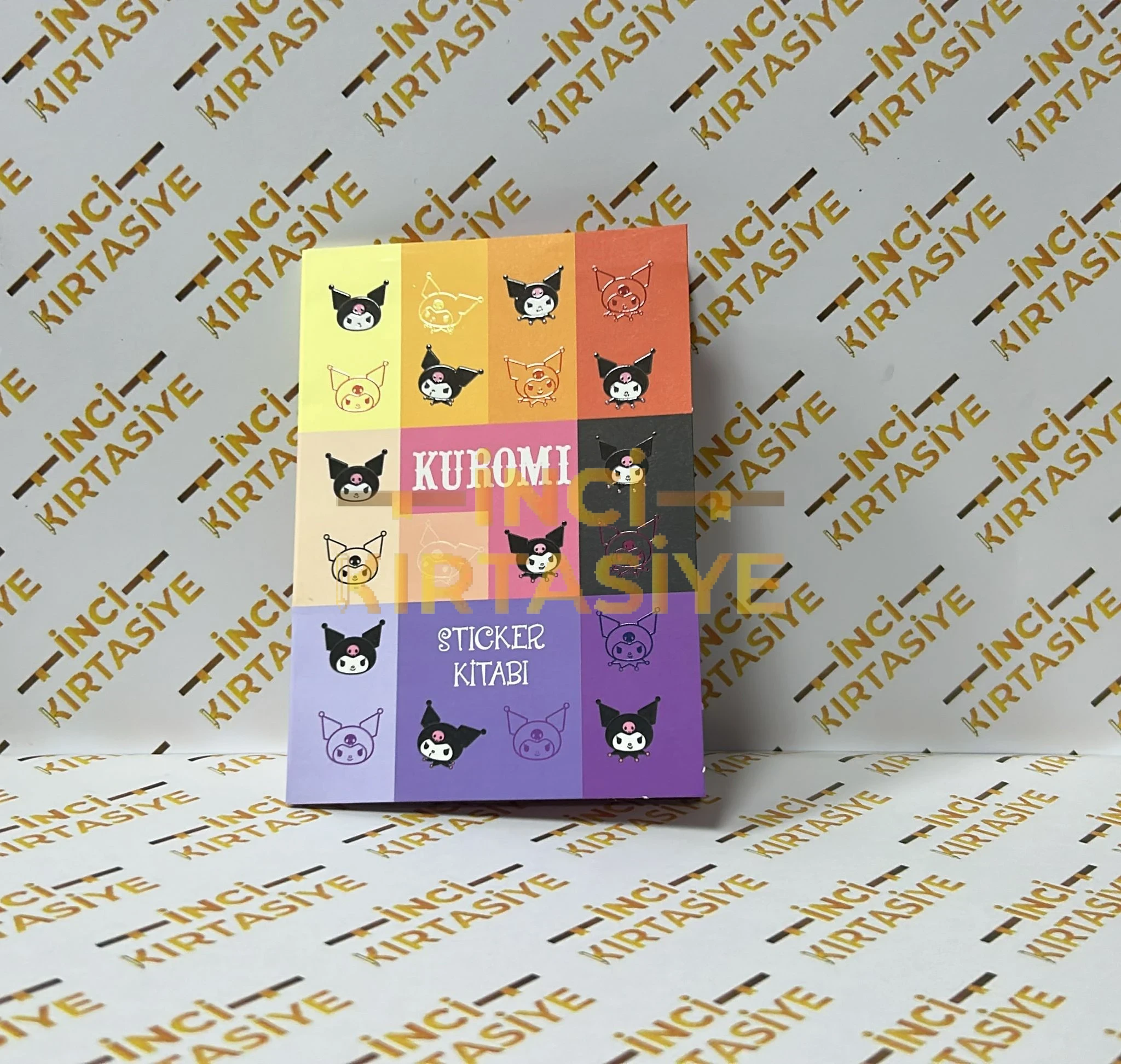 KUROMİ STİCKER KİTABI